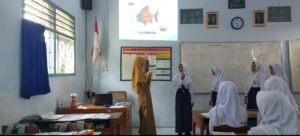 Guru memberikan contoh pembuatan percakapan
